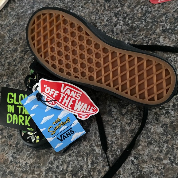 BNWOB - Limited Edition Simpsons Glow In The Dark VANS. Size 12 youth. - Picture 5 of 7